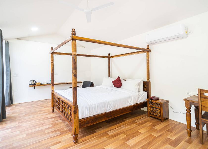 Uttarakhand Rishikesh Luxury Cottage with Garden View