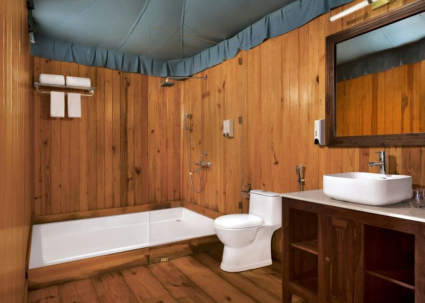 Fern Sea View Tent Bathroom - Bathtub