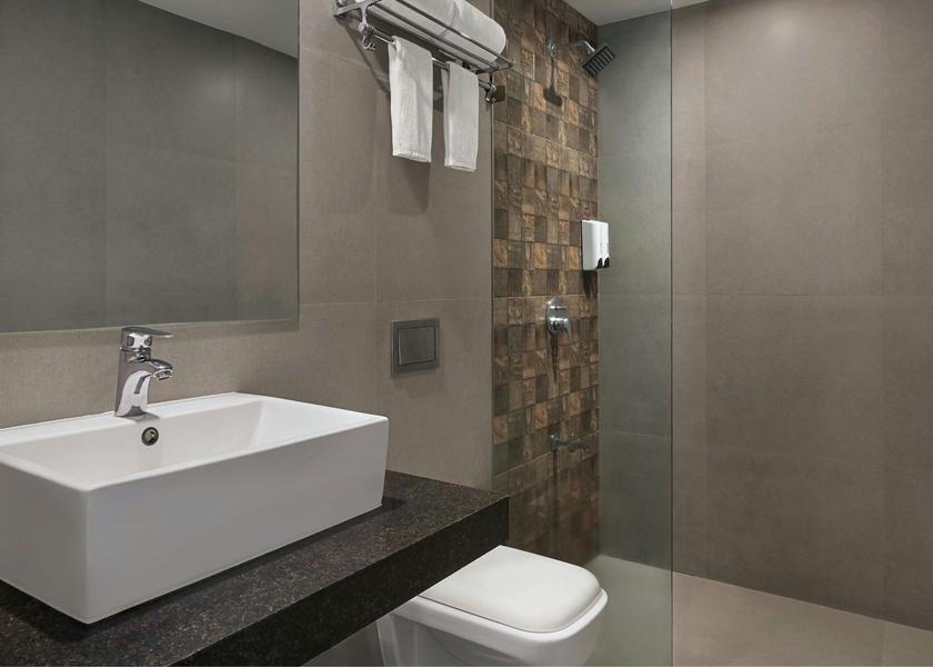 Maharashtra Ganpatipule Winter Green Bathroom - Shower - Basin