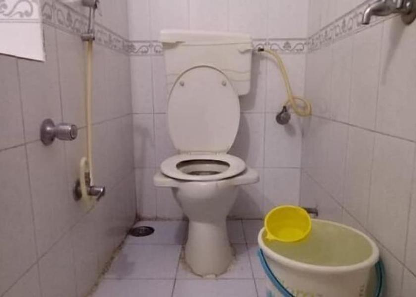 Maharashtra Mumbai Bathroom