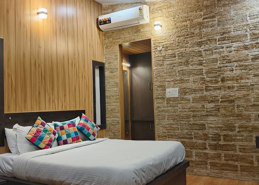 Uttarakhand Dehradun Stream View Room