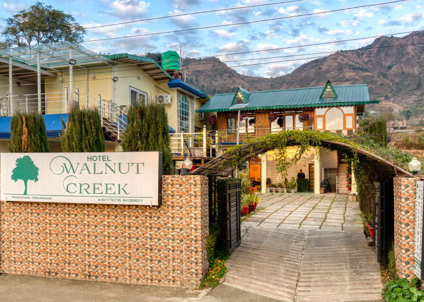 Uttarakhand Bhimtal Hotel Exterior