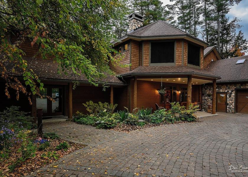 New York Chestertown Facade