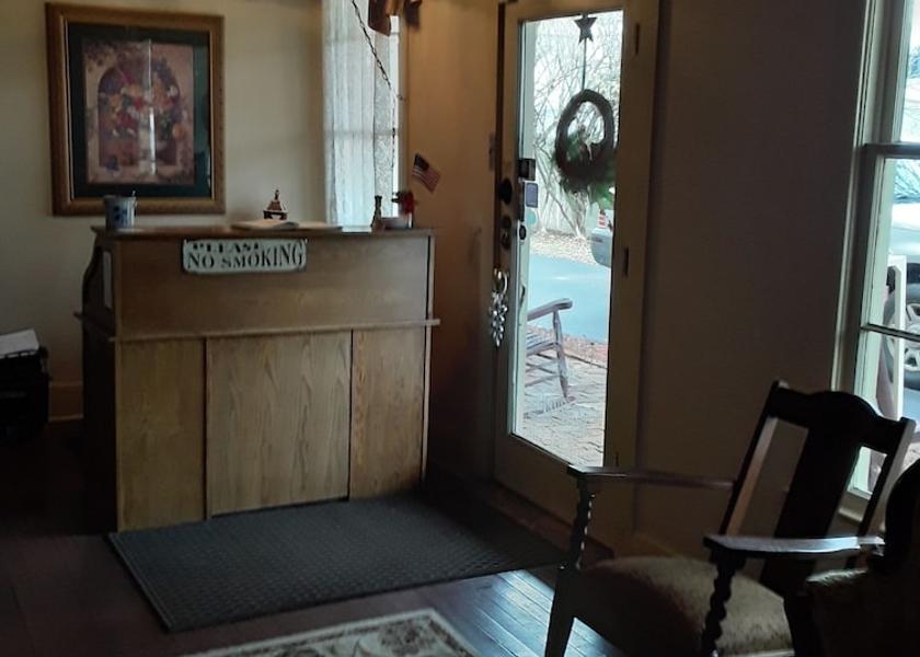 Kentucky Glasgow Interior Entrance