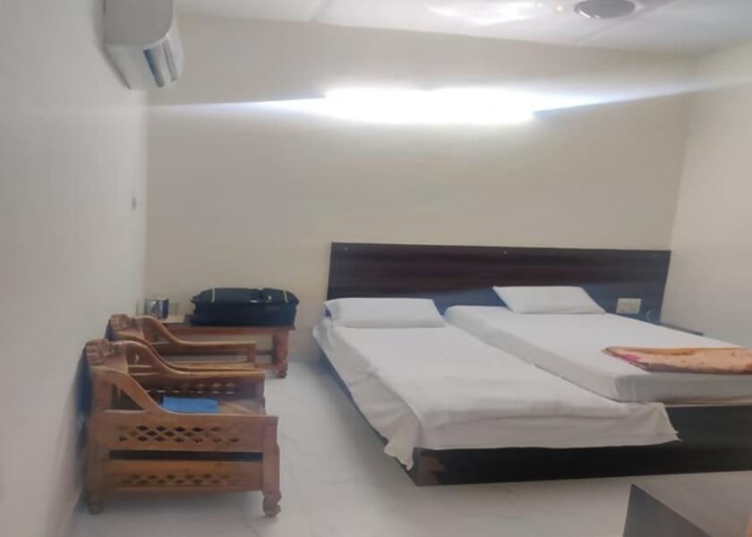 Uttar Pradesh Agra AC Room