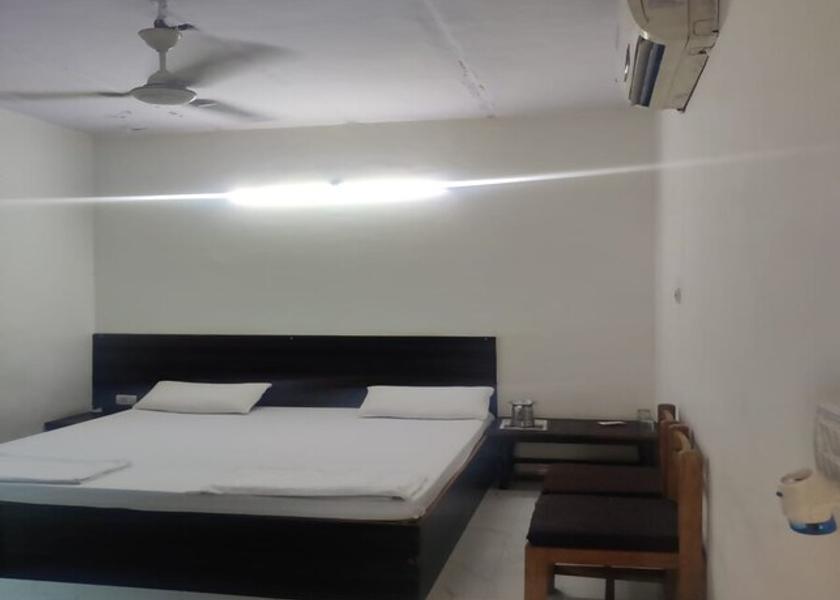 Uttar Pradesh Agra AC Room