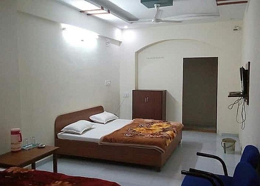 Gujarat Ahmedabad Bedroom
