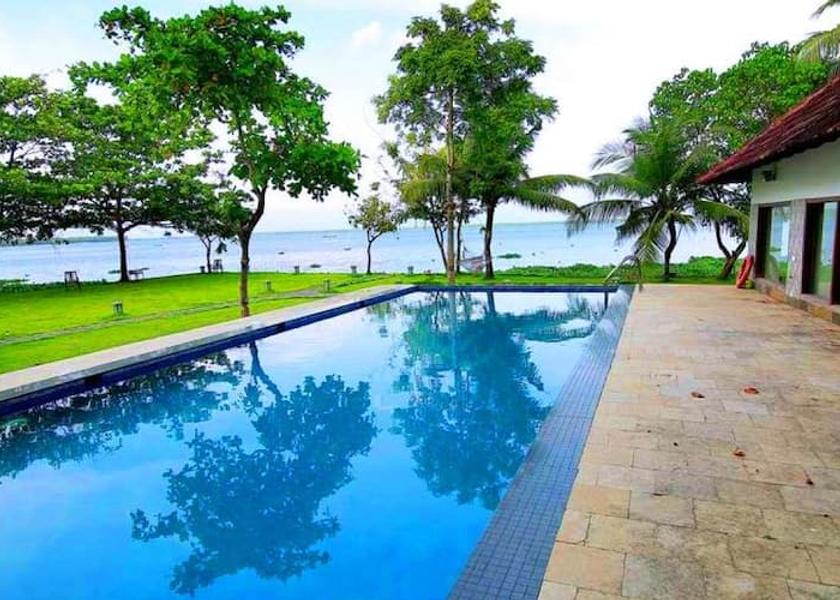 Kerala Kumarakom Pool