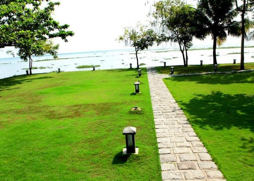 Kerala Kumarakom Garden