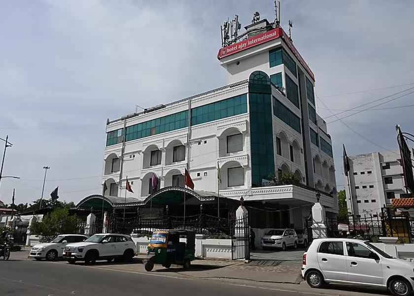 Uttar Pradesh Prayagraj Hotel Exterior