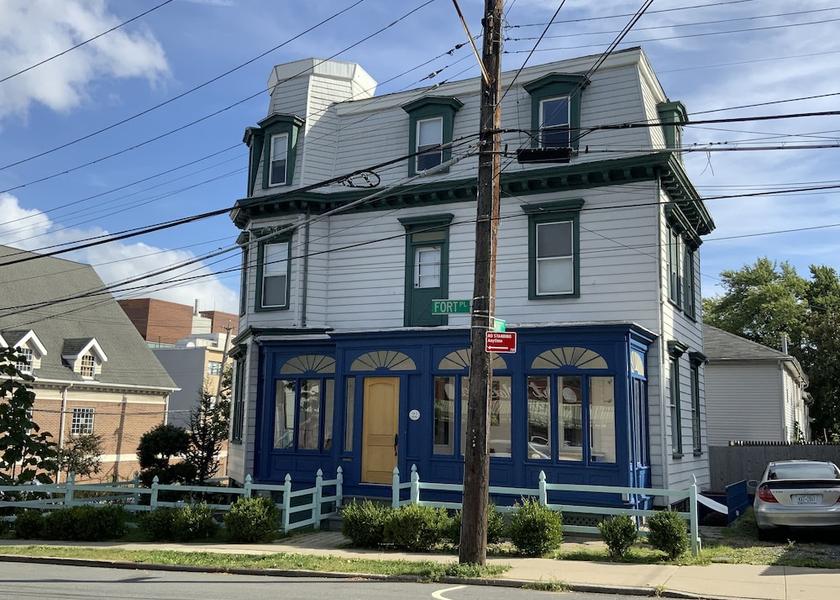 New York Staten Island Facade