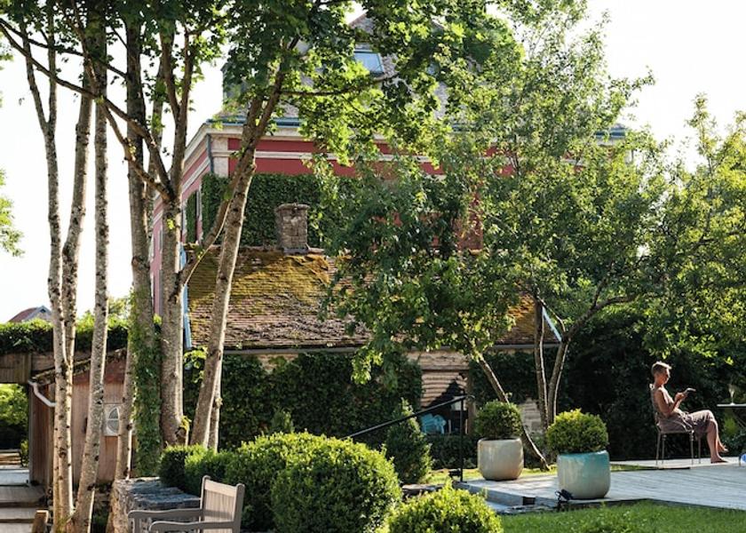 Bourgogne-Franche-Comte Courban Exterior Detail