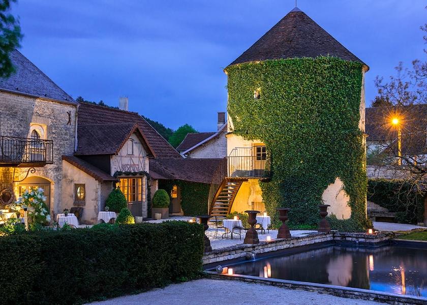 Bourgogne-Franche-Comte Courban Exterior Detail