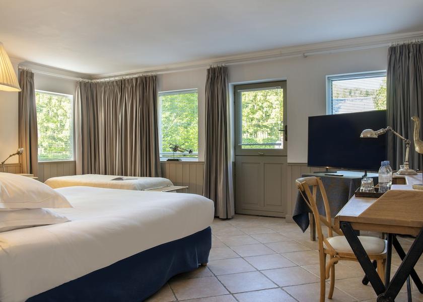 Bourgogne-Franche-Comte Courban Room