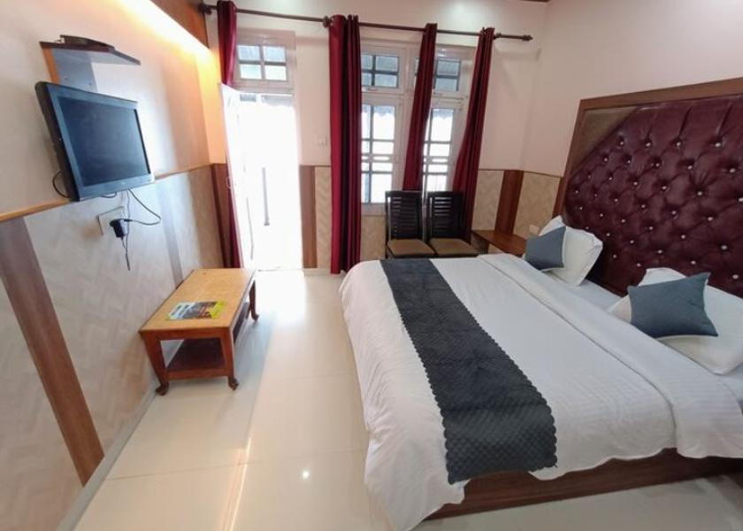 Himachal Pradesh Dalhousie Super Deluxe Room (30 steps Walking- No Parking )