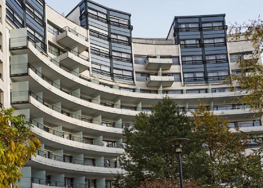 Île-de-France Courbevoie Front of property