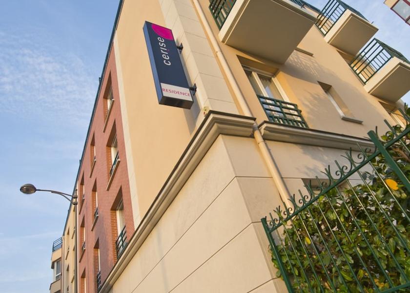 Île-de-France Chatou Front of property