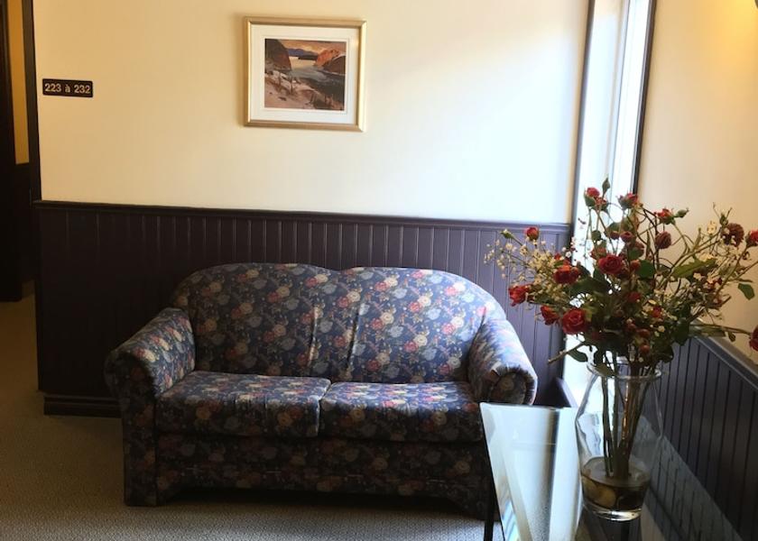 Quebec Baie-St-Paul Hallway