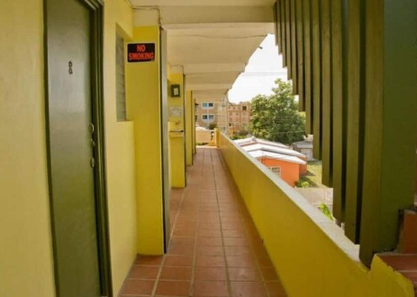  Maxwell Interior Entrance