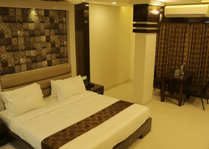 Karnataka Hampi Deluxe 3-Bed  AC