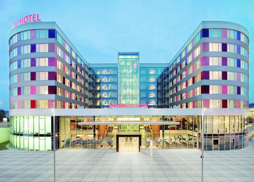 Baden-Württemberg Leinfelden-Echterdingen Front of property - evening/night