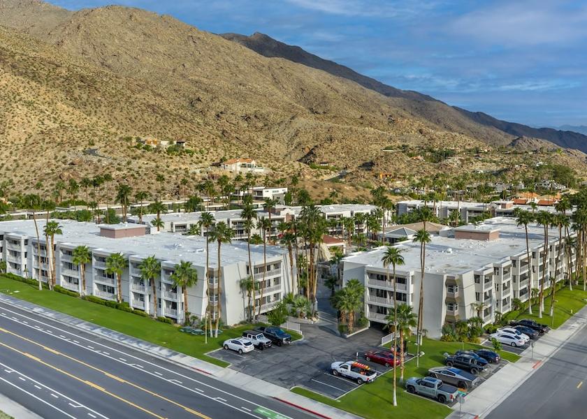California Palm Springs Exterior