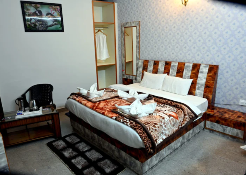 Himachal Pradesh Kasauli Deluxe room