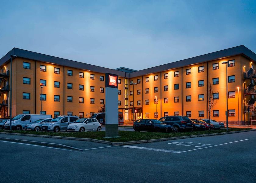 Lombardy Cardano Al Campo Facade