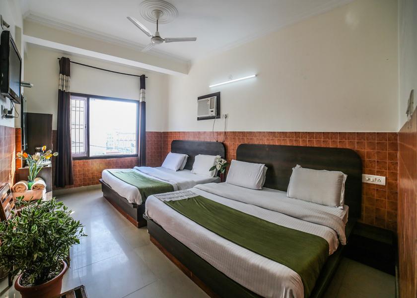 Jammu and Kashmir Katra DELUXE 4 BED FAMILY AC ROOM with free wifi