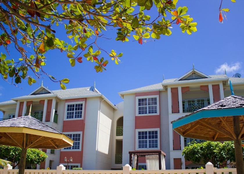  Gros Islet Exterior