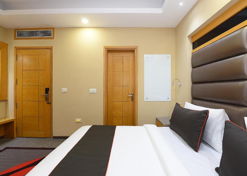 Delhi Delhi Triple Bed Room