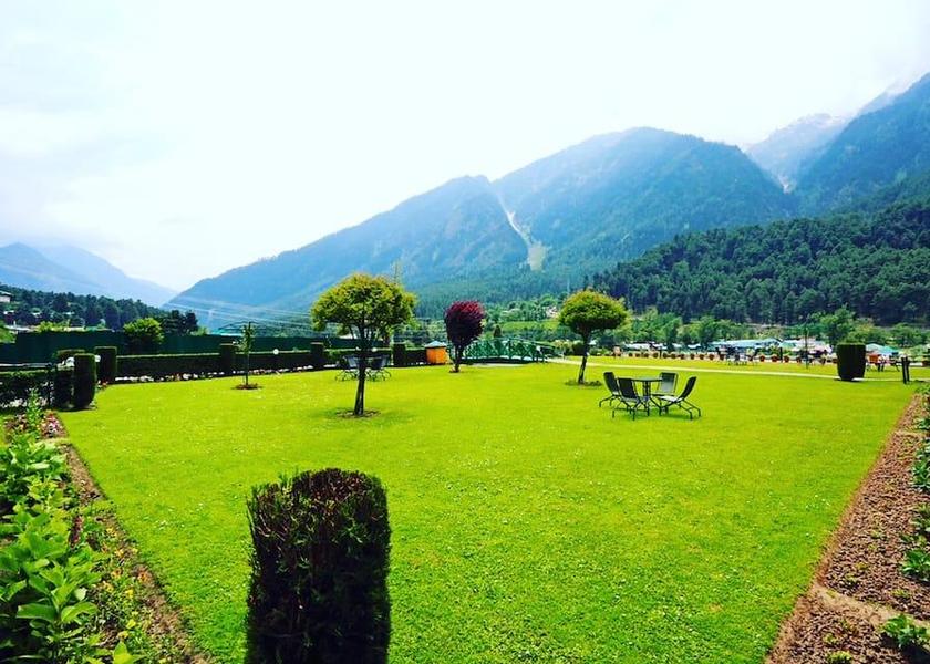 Jammu and Kashmir Pahalgam Hotel Lawn 
