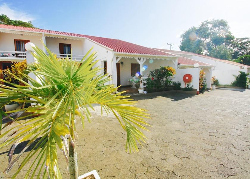 MU Mont Choisy Exterior Detail