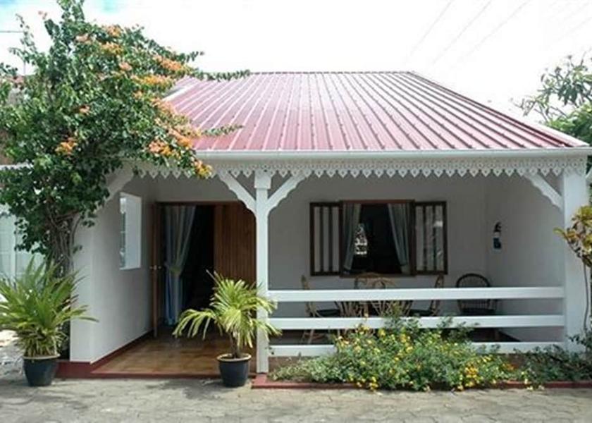 MU Mont Choisy Exterior Detail