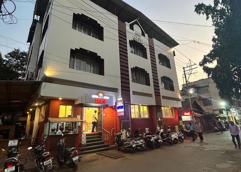 Maharashtra Ratnagiri Deluxe AC Double Room with Bathroom