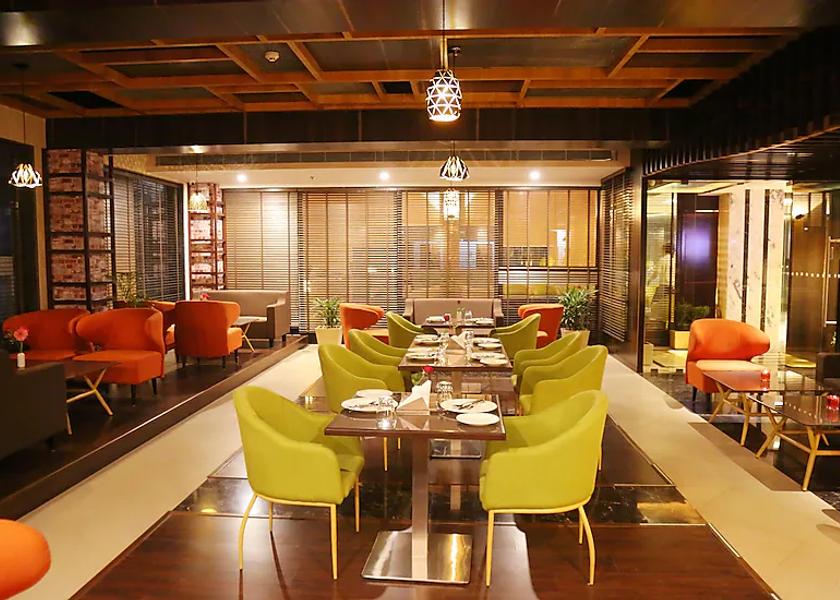 Uttar Pradesh Varanasi Food & Dining
