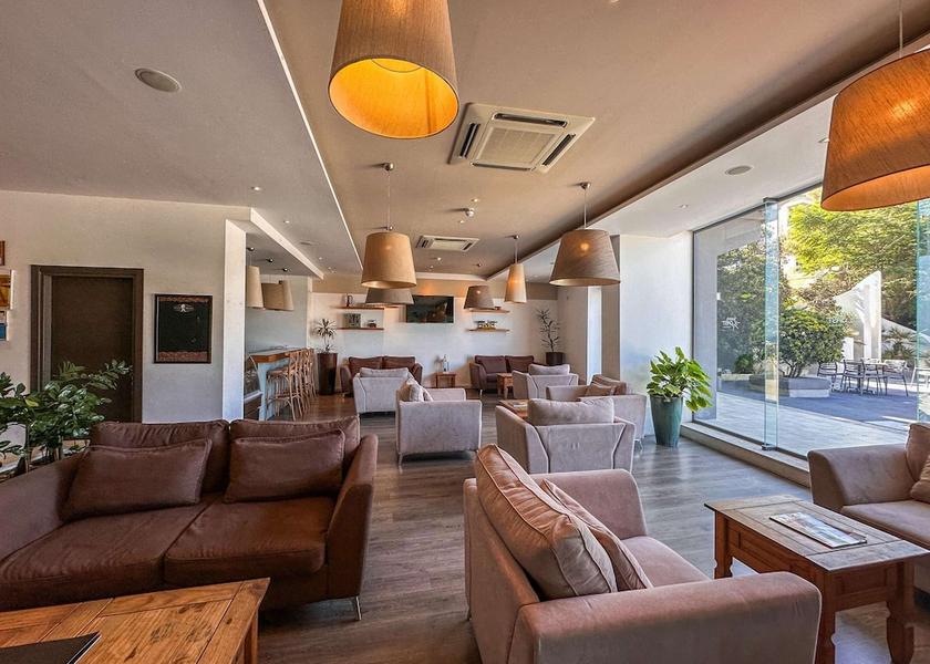  St. Paul's Bay Lobby