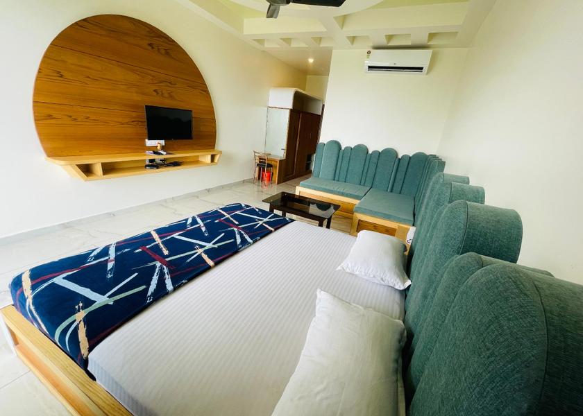 Maharashtra Panhala Luxury Room with Balcony