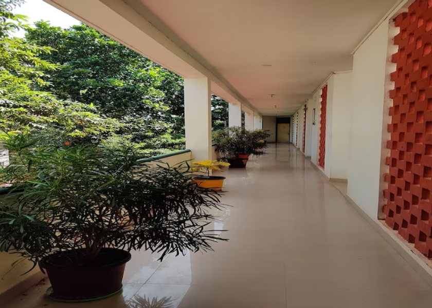 Tamil Nadu Courtrallam Public Areas