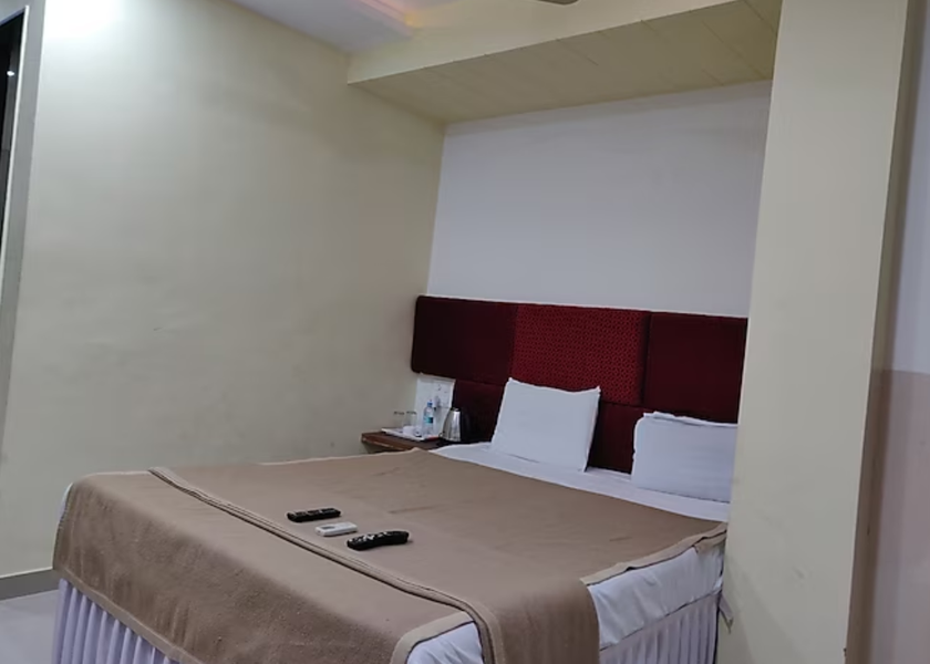 Maharashtra Ichalkaranji DELUXE AC ROOM