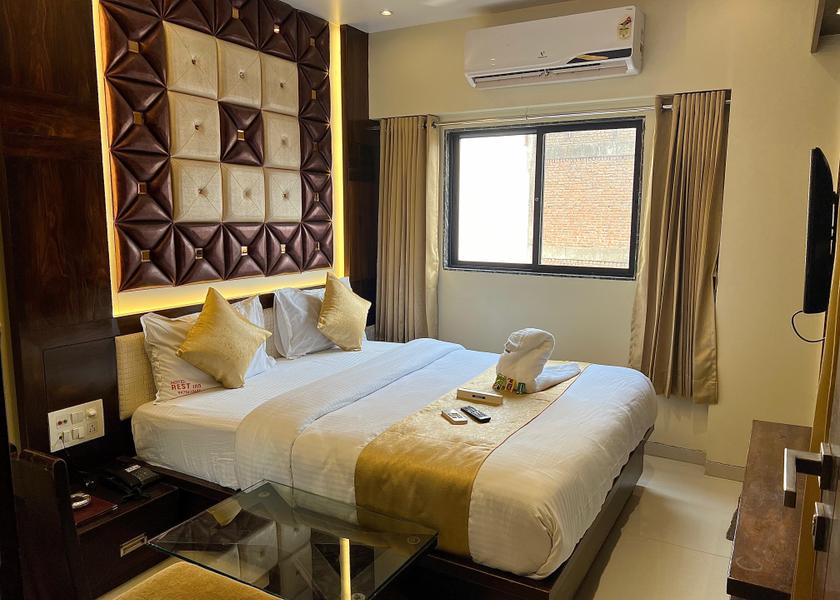 Gujarat Surat Executive Room