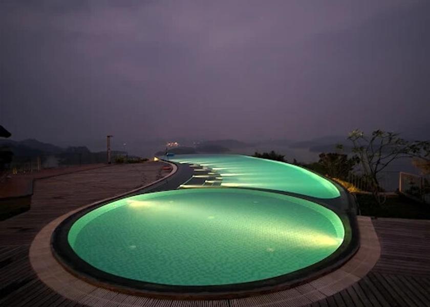 Kerala Wayanad Luxury lake view Villa with Balcony