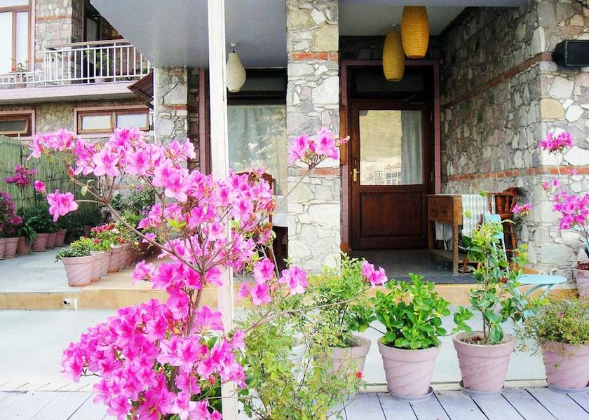 Uttarakhand Bhimtal Hotel Exterior