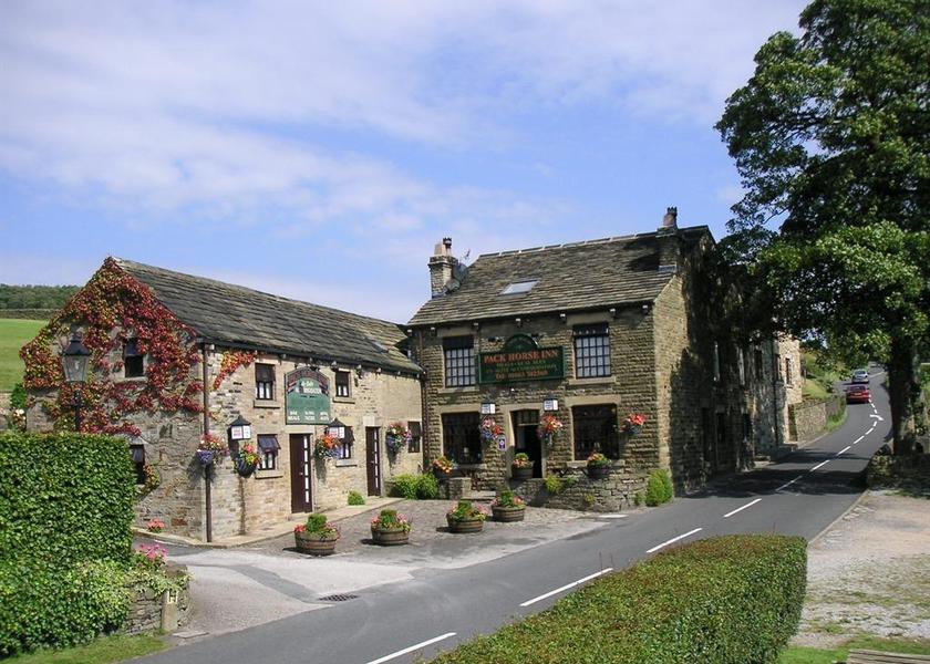 England High Peak Hotel Exterior