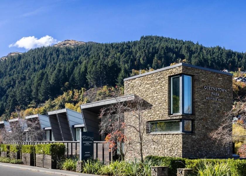 Otago Queenstown Hotel Exterior