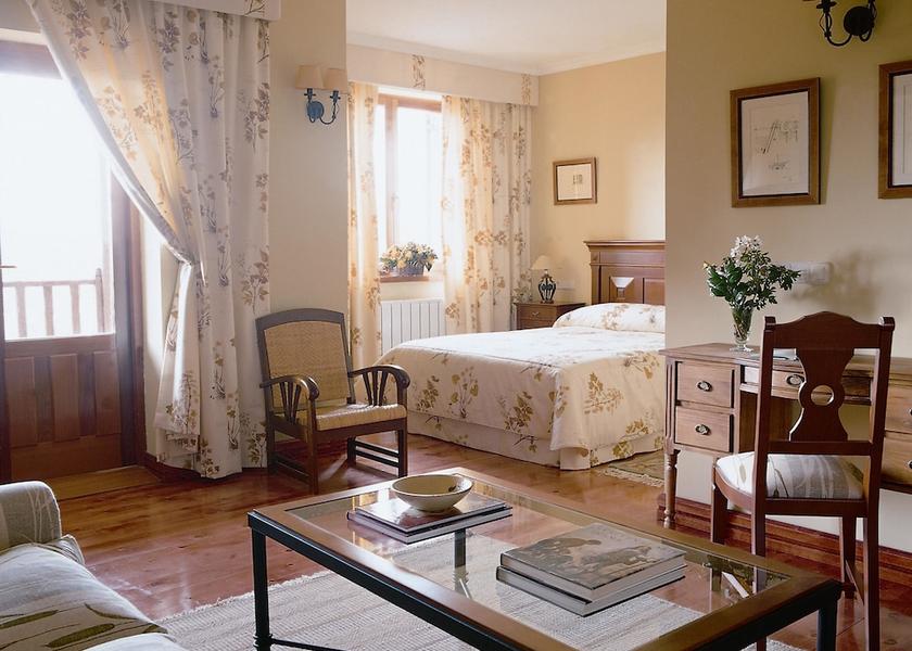 Castile and León Hoyos del Espino Room