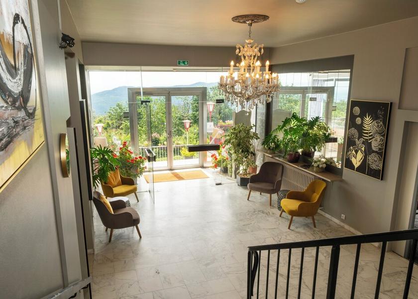 Grand Est Turckheim Lobby