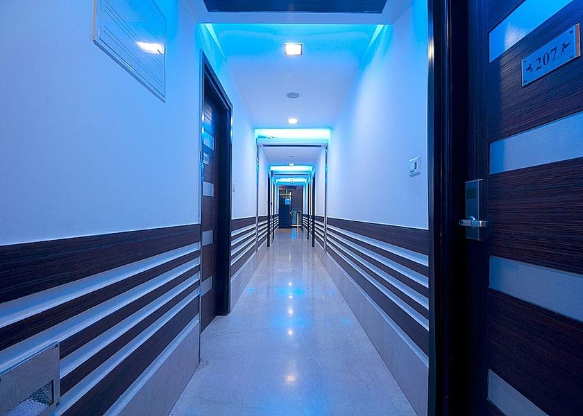 Delhi Delhi Hallway