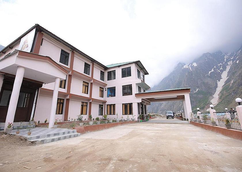 Uttarakhand Badrinath Hotel Exterior