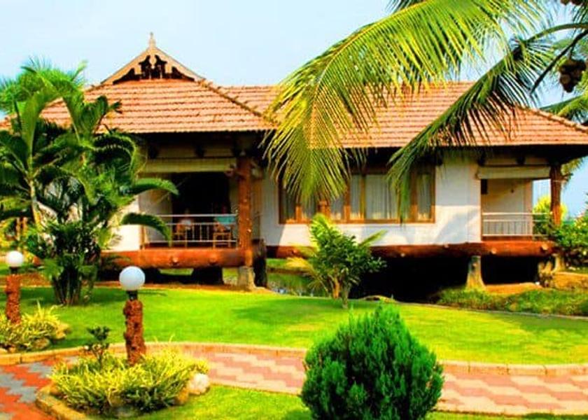 Kerala Kumarakom Hotel Exterior